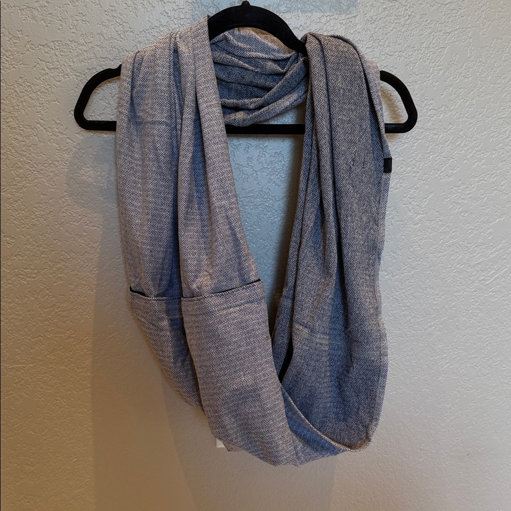 Elegant Gray Women's Scarf